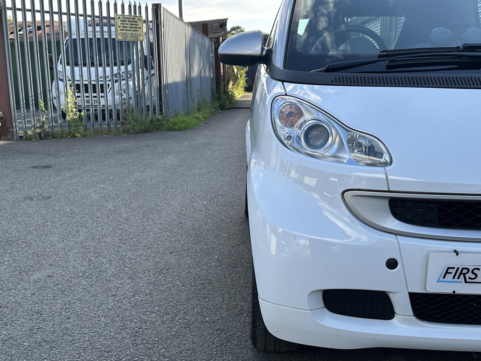 Smart fortwo 1.0 MHD Passion Coupe 2dr Petrol SoftTouch Euro 5 (s/s) (71 bhp)