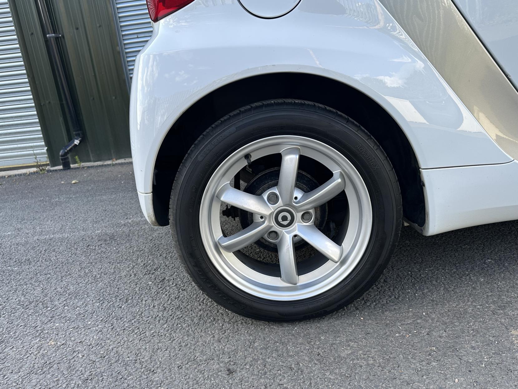 Smart fortwo 1.0 MHD Passion Coupe 2dr Petrol SoftTouch Euro 5 (s/s) (71 bhp)