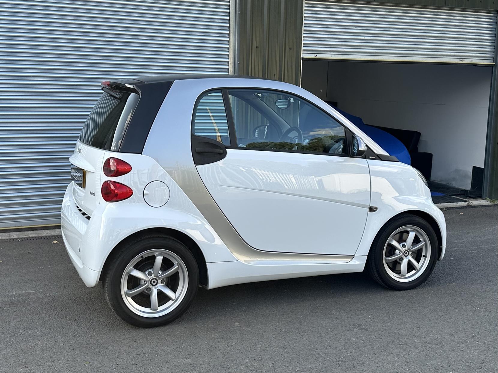 Smart fortwo 1.0 MHD Passion Coupe 2dr Petrol SoftTouch Euro 5 (s/s) (71 bhp)