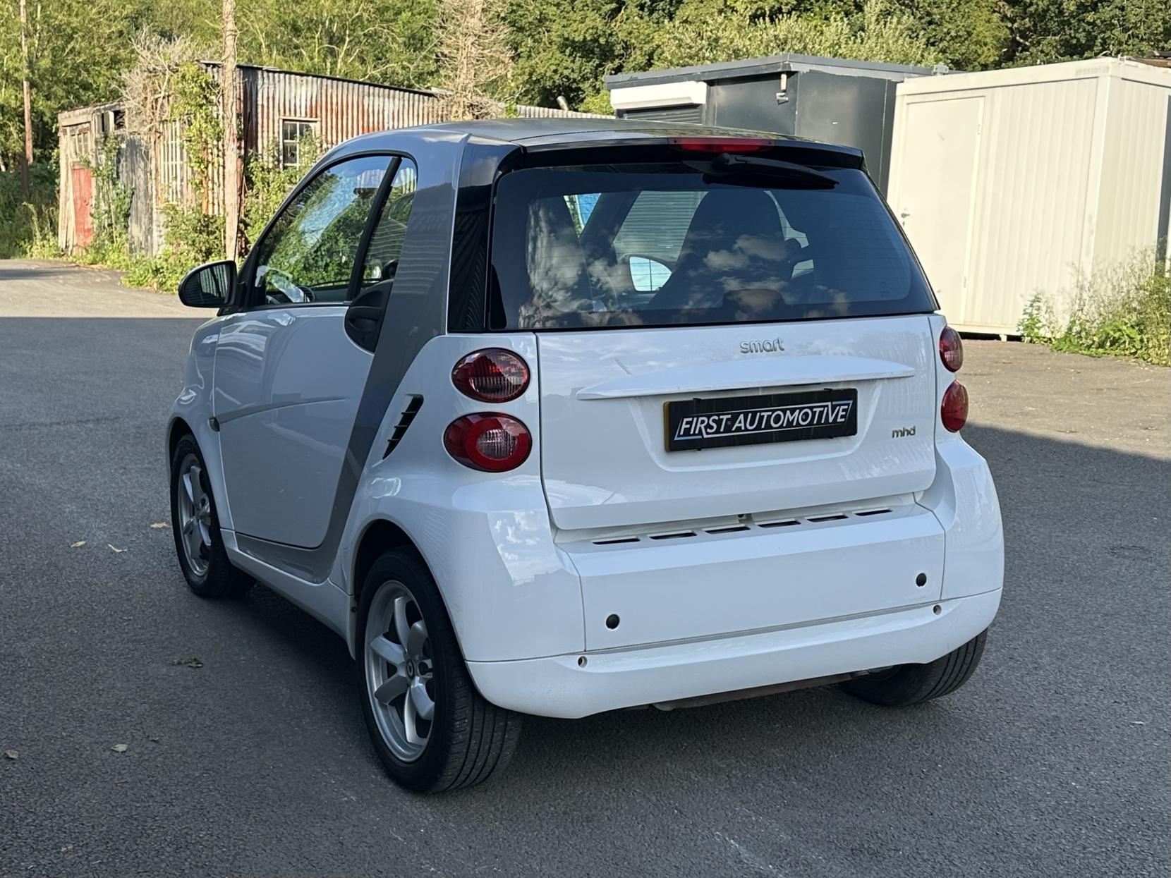 Smart fortwo 1.0 MHD Passion Coupe 2dr Petrol SoftTouch Euro 5 (s/s) (71 bhp)