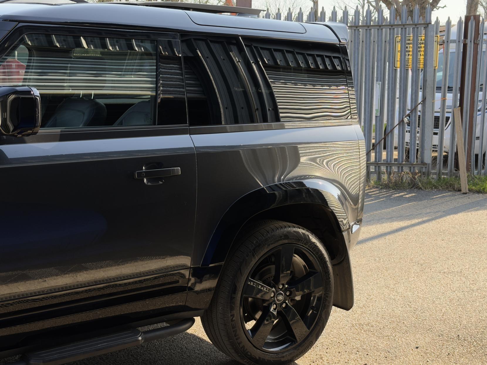 Land Rover Defender 90 3.0 D250 MHEV X-Dynamic HSE SUV 3dr Diesel Auto 4WD Euro 6 (s/s) (250 ps)