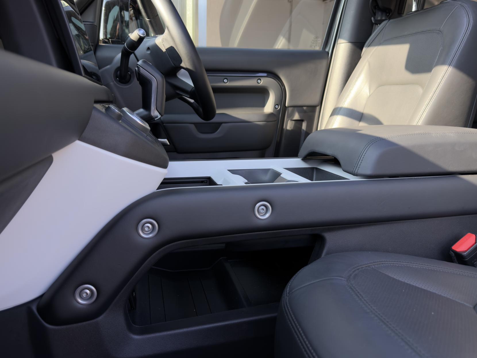 Land Rover Defender 90 3.0 D250 MHEV X-Dynamic HSE SUV 3dr Diesel Auto 4WD Euro 6 (s/s) (250 ps)