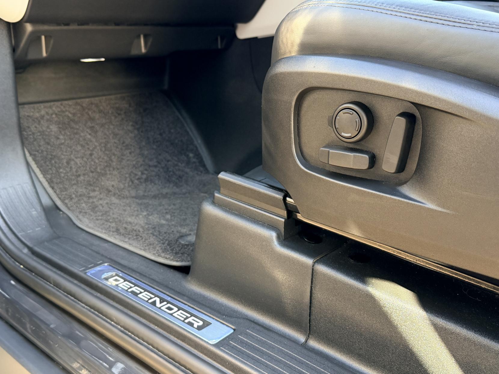 Land Rover Defender 90 3.0 D250 MHEV X-Dynamic HSE SUV 3dr Diesel Auto 4WD Euro 6 (s/s) (250 ps)