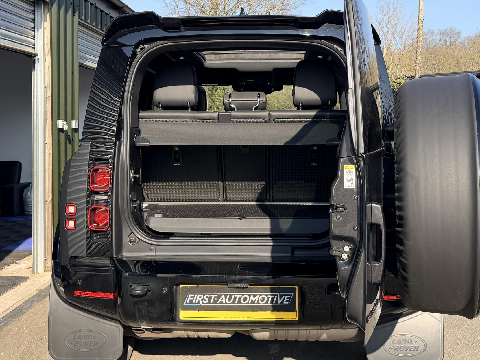 Land Rover Defender 90 3.0 D250 MHEV X-Dynamic HSE SUV 3dr Diesel Auto 4WD Euro 6 (s/s) (250 ps)