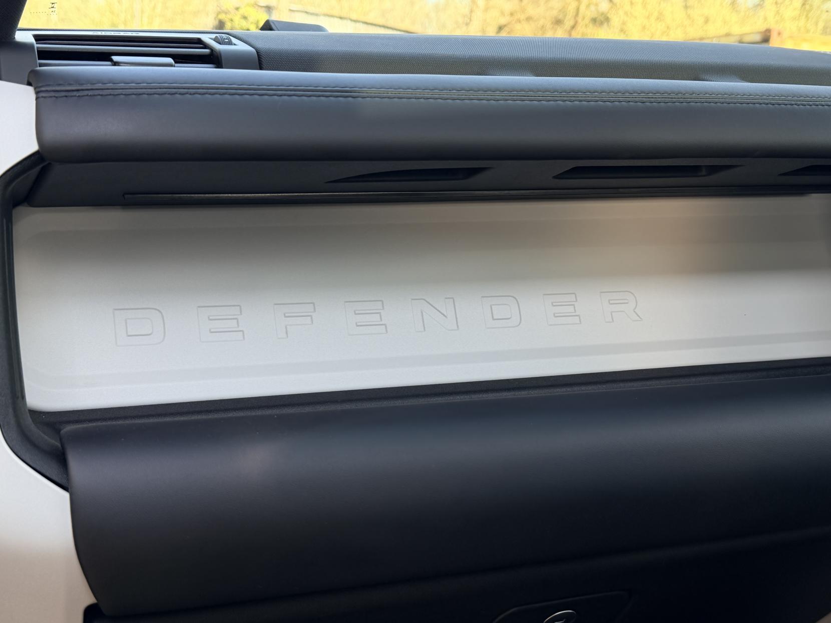 Land Rover Defender 90 3.0 D250 MHEV X-Dynamic HSE SUV 3dr Diesel Auto 4WD Euro 6 (s/s) (250 ps)