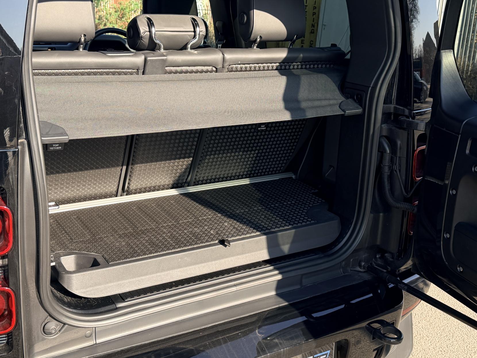 Land Rover Defender 90 3.0 D250 MHEV X-Dynamic HSE SUV 3dr Diesel Auto 4WD Euro 6 (s/s) (250 ps)