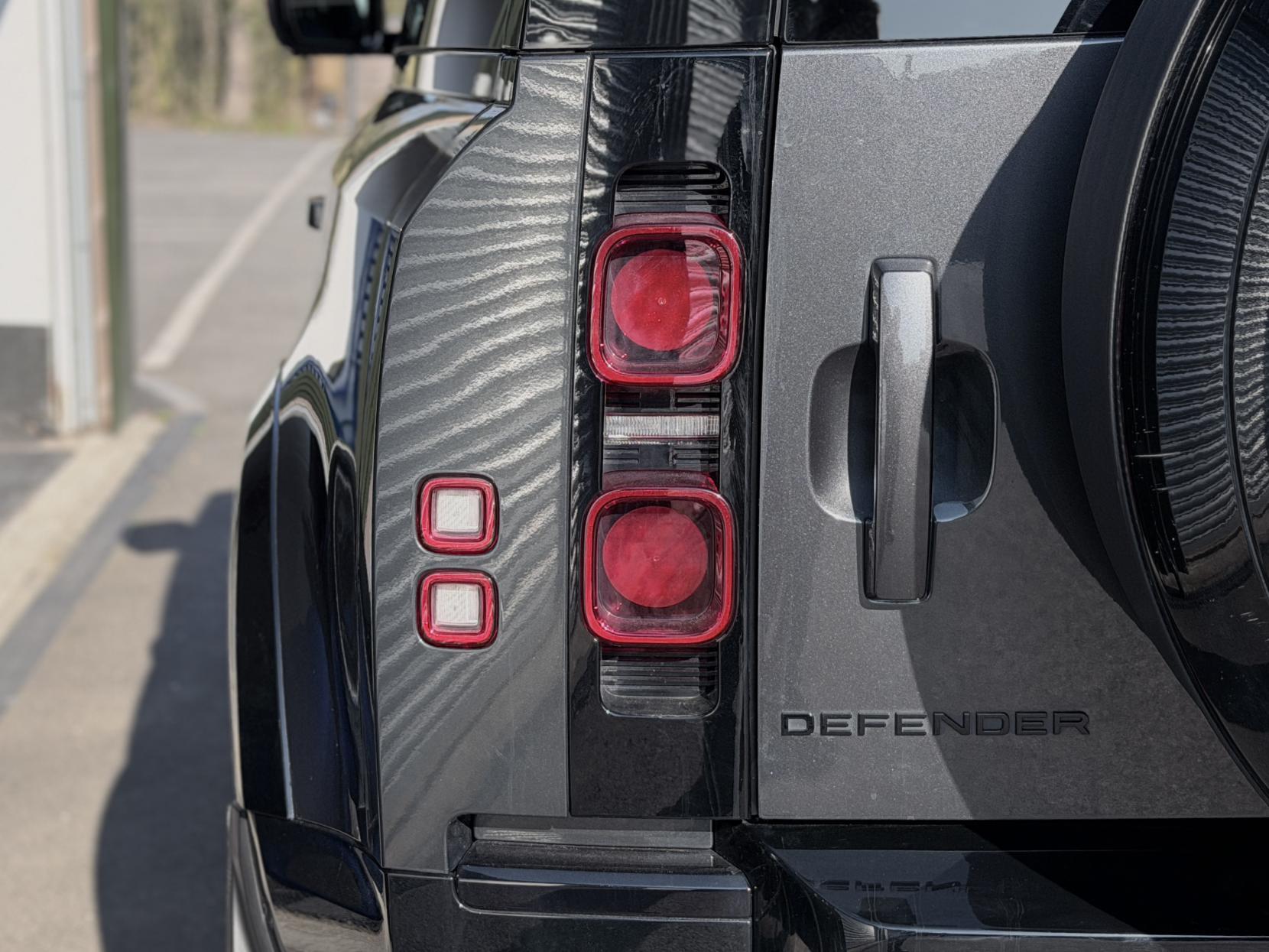 Land Rover Defender 90 3.0 D250 MHEV X-Dynamic HSE SUV 3dr Diesel Auto 4WD Euro 6 (s/s) (250 ps)