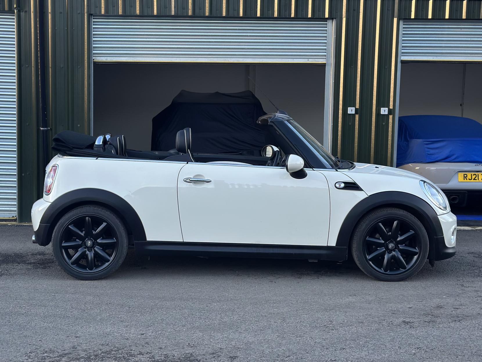 MINI Convertible 1.6 Cooper Convertible 2dr Petrol Manual Euro 6 (s/s) (122 ps)