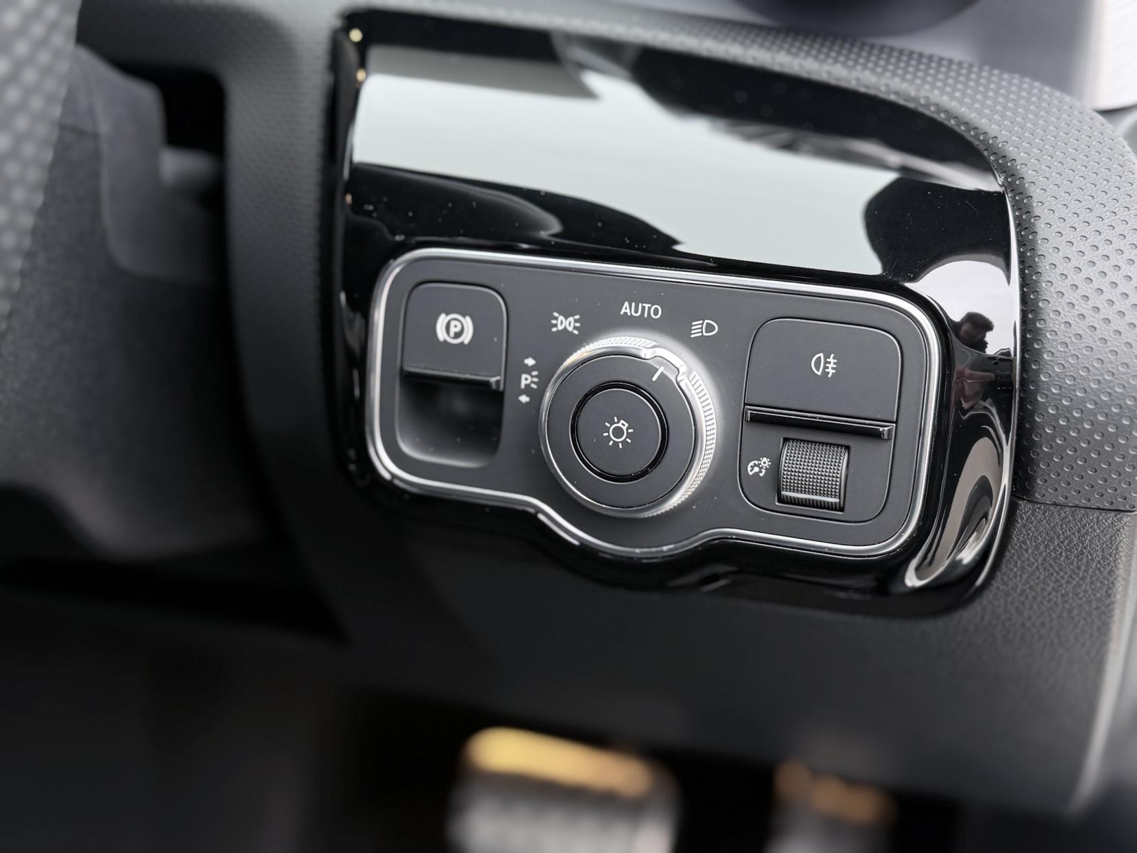 Mercedes-Benz A Class 2.0 A250 AMG Line (Premium) Hatchback 5dr Petrol 7G-DCT Euro 6 (s/s) (224 ps)