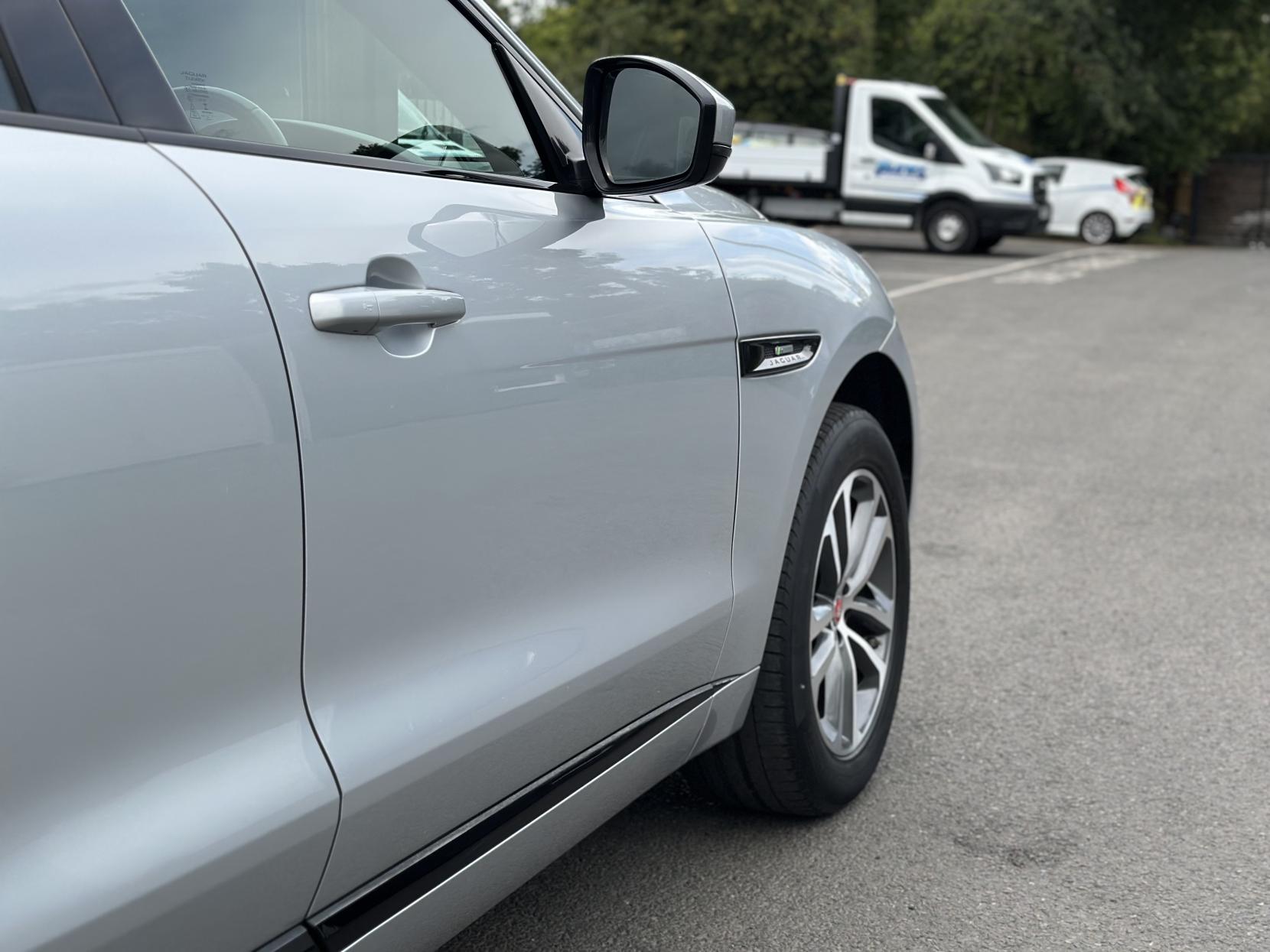 Jaguar F-PACE 2.0 D180 R-Sport SUV 5dr Diesel Auto AWD Euro 6 (s/s) (180 ps)