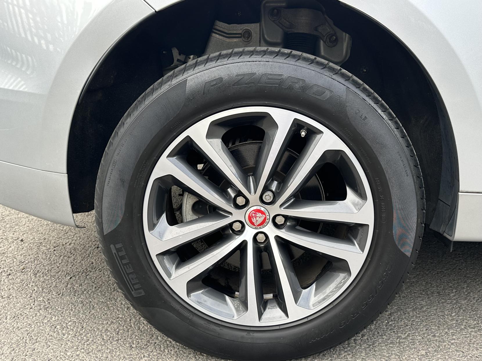 Jaguar F-PACE 2.0 D180 R-Sport SUV 5dr Diesel Auto AWD Euro 6 (s/s) (180 ps)