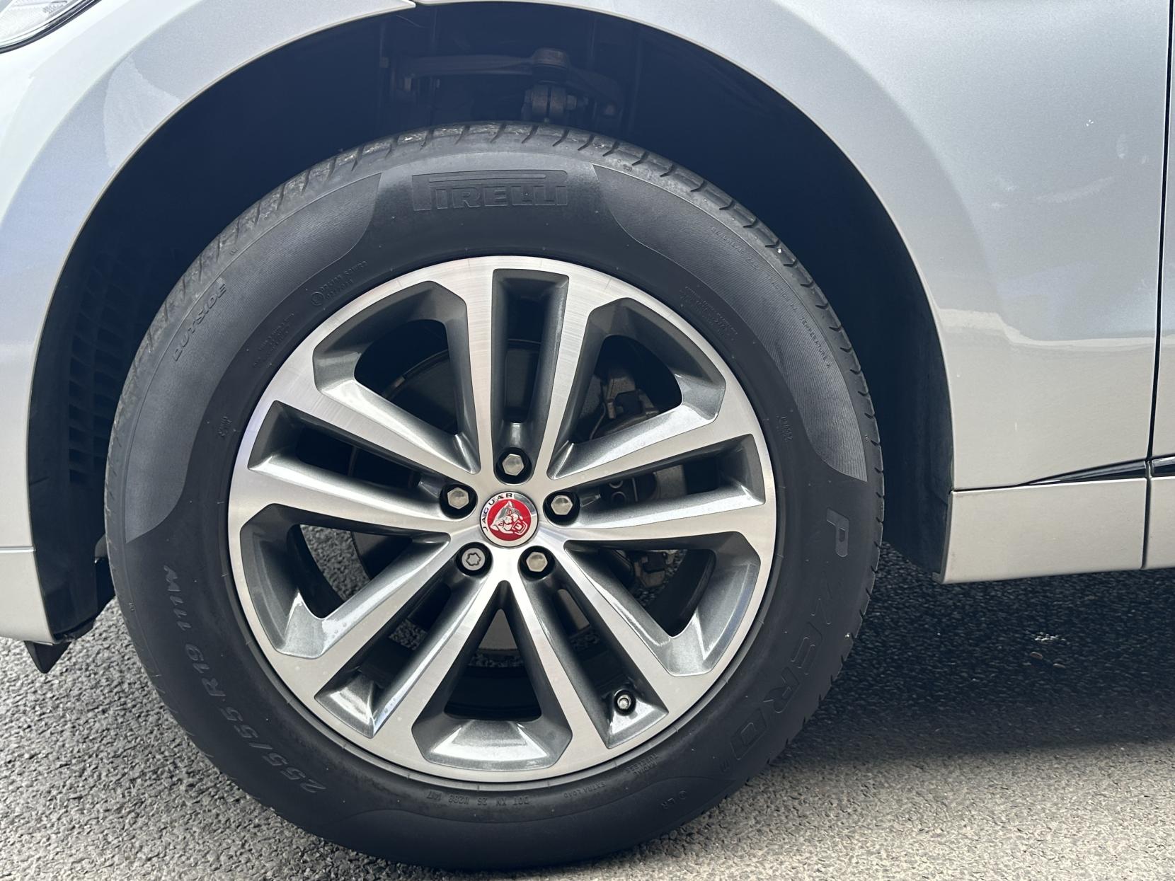 Jaguar F-PACE 2.0 D180 R-Sport SUV 5dr Diesel Auto AWD Euro 6 (s/s) (180 ps)