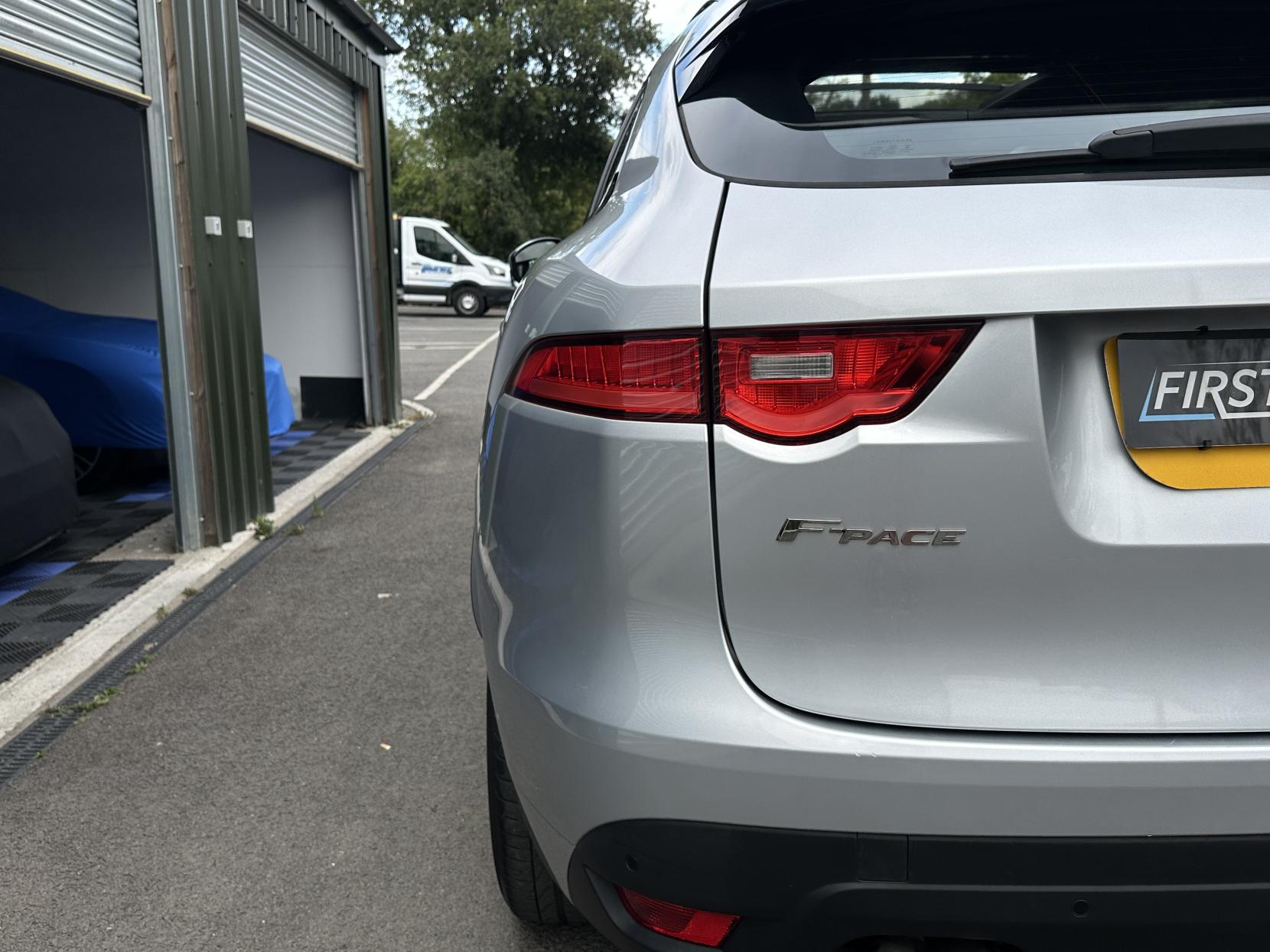 Jaguar F-PACE 2.0 D180 R-Sport SUV 5dr Diesel Auto AWD Euro 6 (s/s) (180 ps)