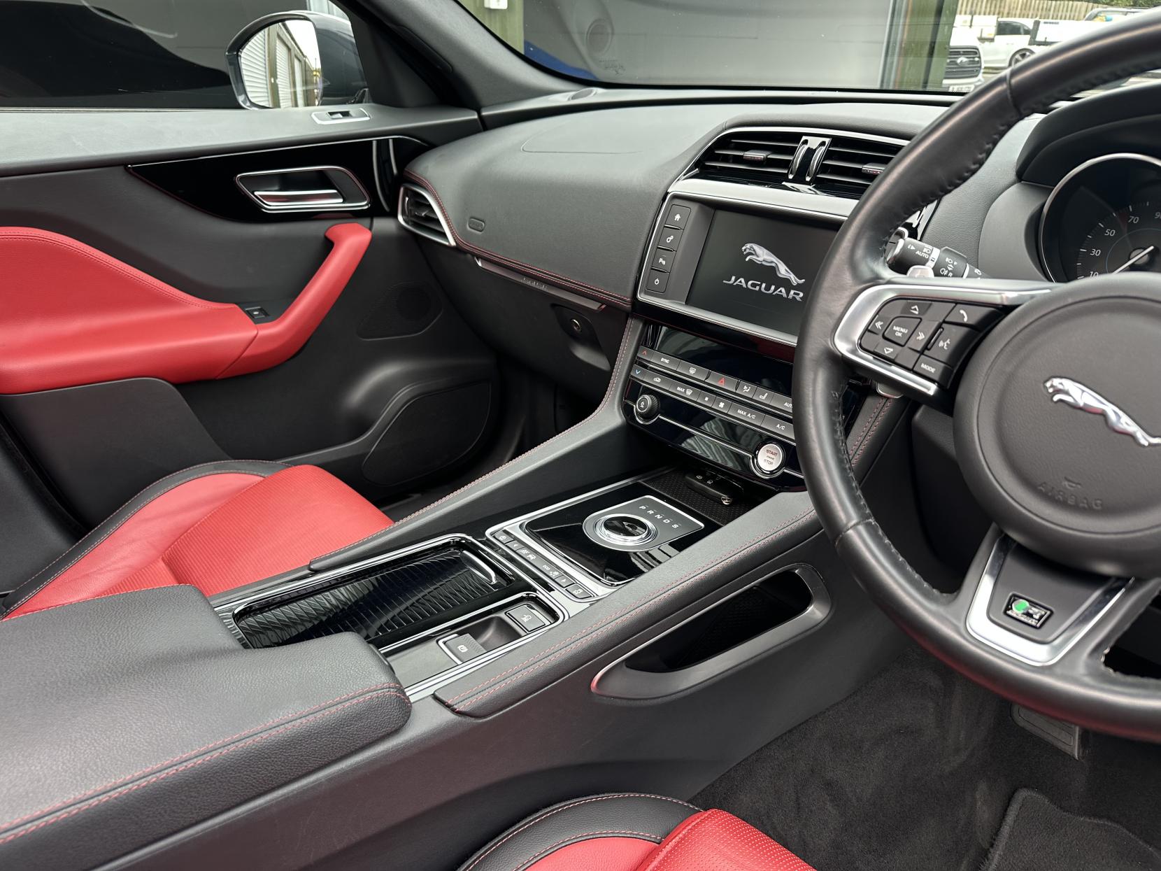 Jaguar F-PACE 2.0 D180 R-Sport SUV 5dr Diesel Auto AWD Euro 6 (s/s) (180 ps)