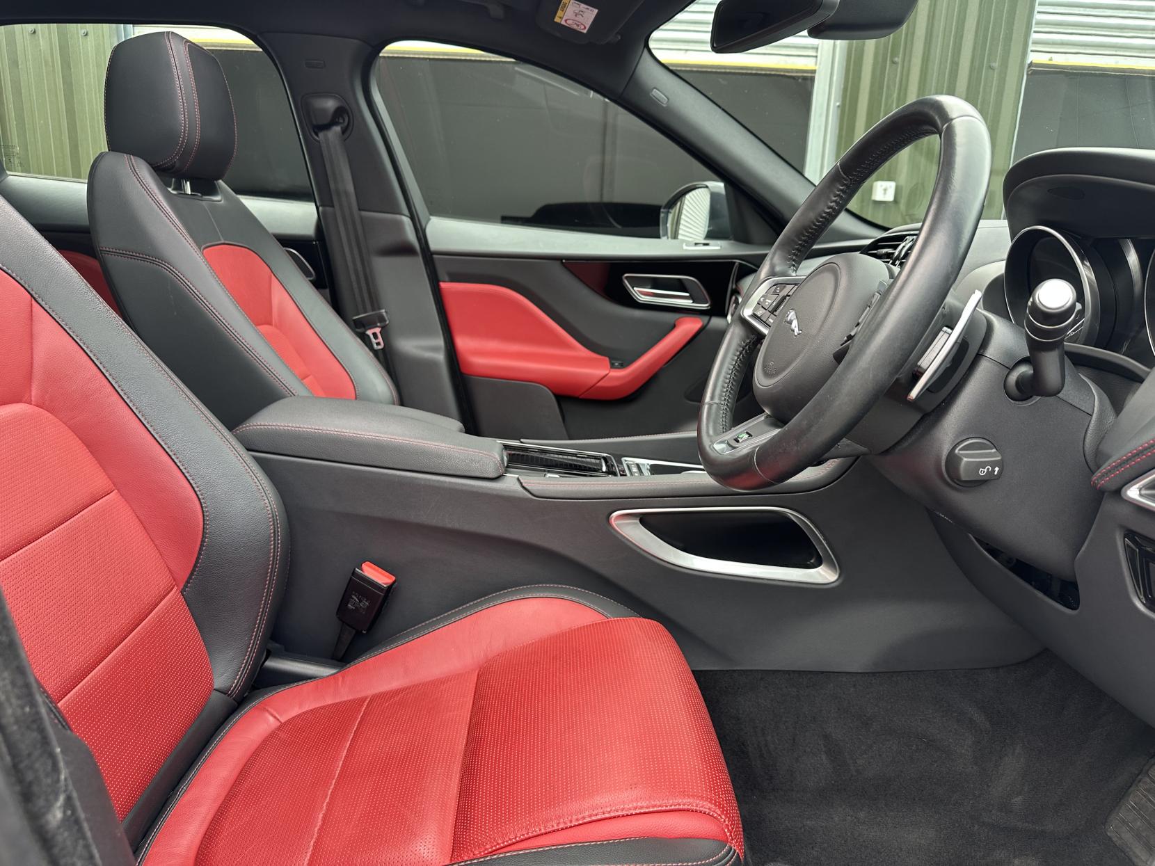 Jaguar F-PACE 2.0 D180 R-Sport SUV 5dr Diesel Auto AWD Euro 6 (s/s) (180 ps)