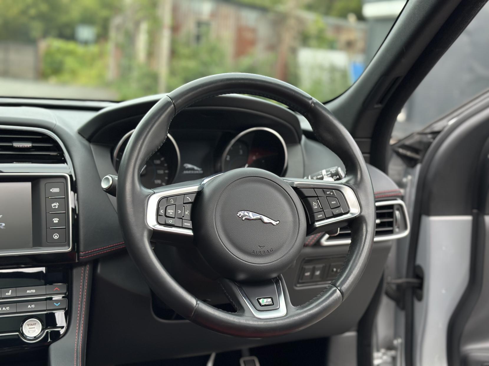 Jaguar F-PACE 2.0 D180 R-Sport SUV 5dr Diesel Auto AWD Euro 6 (s/s) (180 ps)