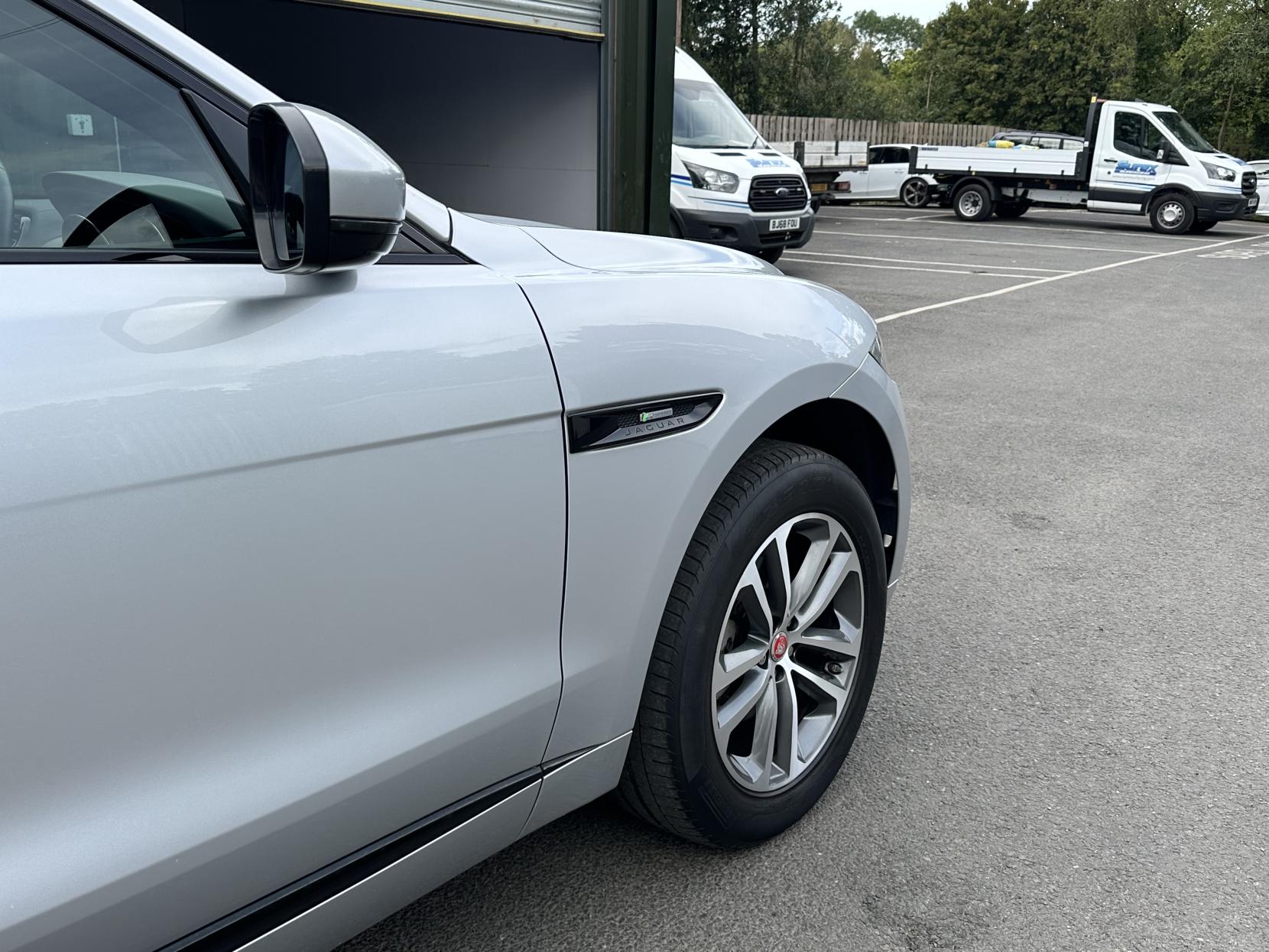 Jaguar F-PACE 2.0 D180 R-Sport SUV 5dr Diesel Auto AWD Euro 6 (s/s) (180 ps)