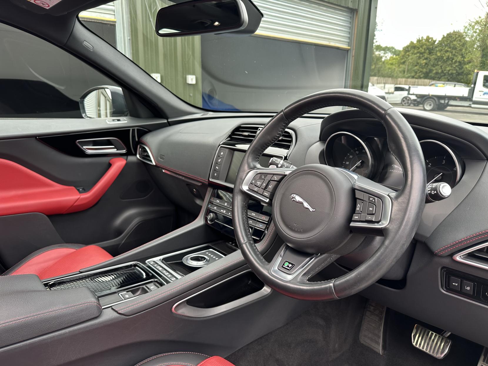 Jaguar F-PACE 2.0 D180 R-Sport SUV 5dr Diesel Auto AWD Euro 6 (s/s) (180 ps)