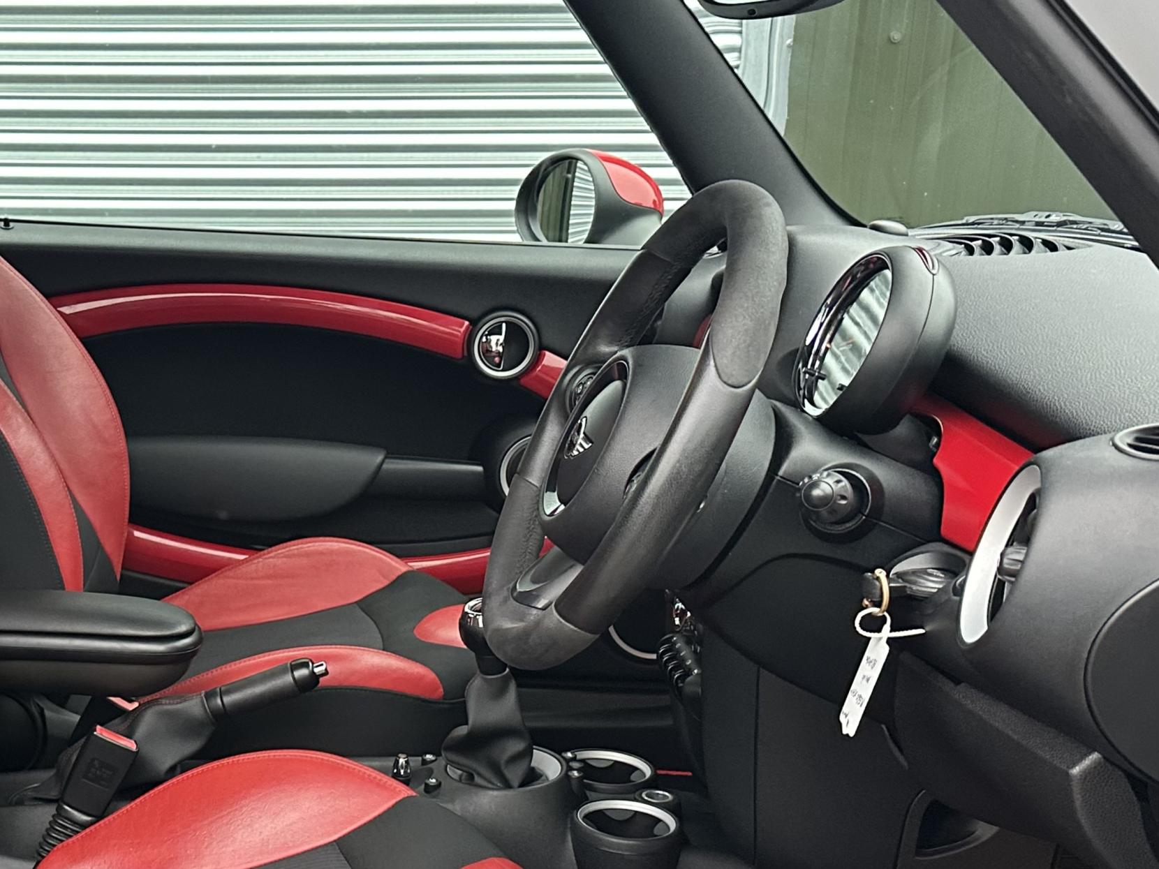 MINI Hatch 1.6 John Cooper Works Hatchback 3dr Petrol Manual Euro 5 (211 ps)