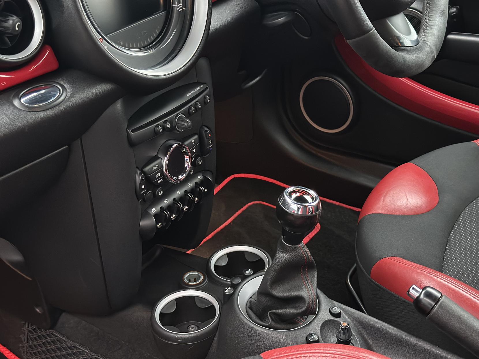 MINI Hatch 1.6 John Cooper Works Hatchback 3dr Petrol Manual Euro 5 (211 ps)