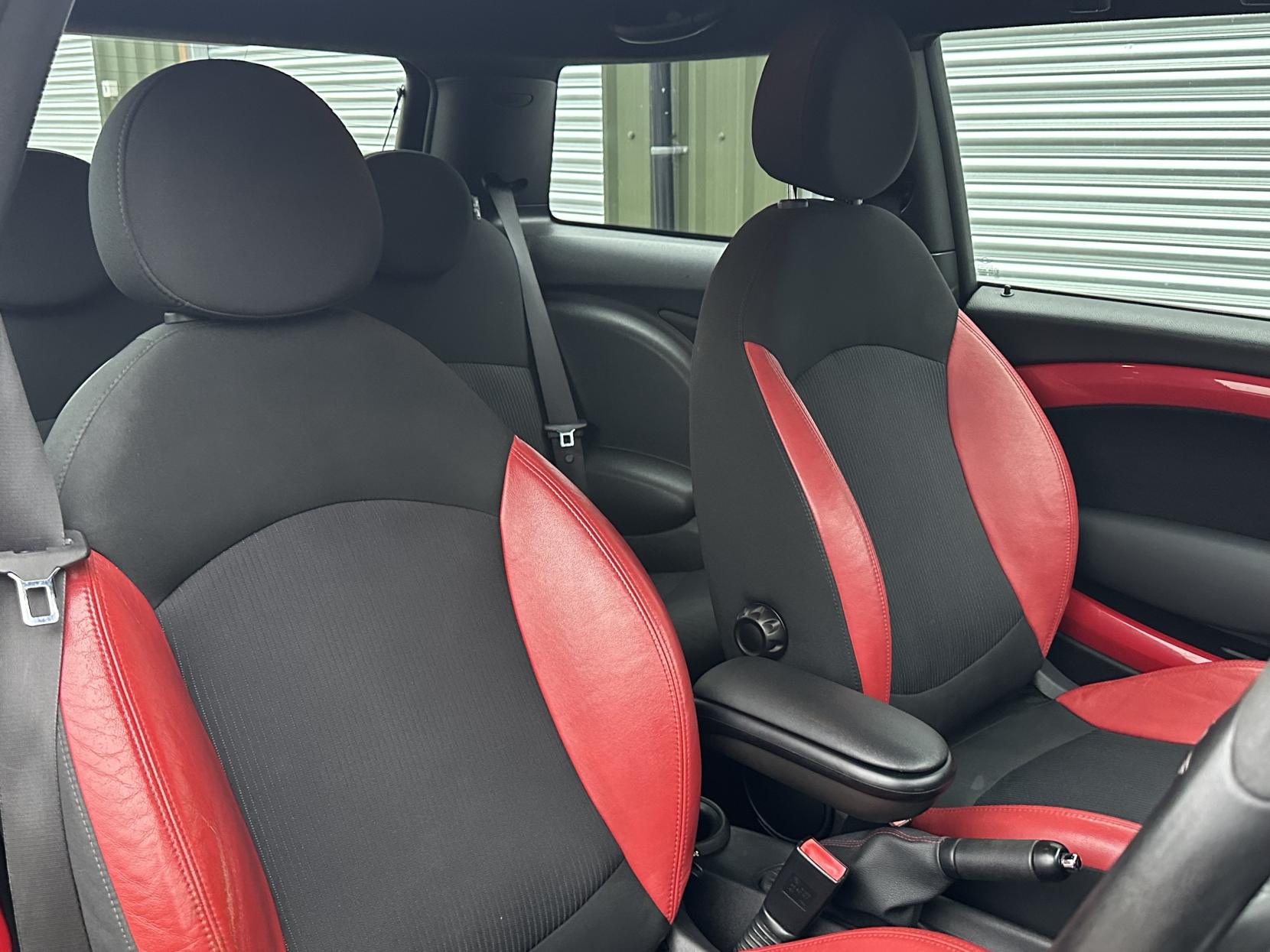 MINI Hatch 1.6 John Cooper Works Hatchback 3dr Petrol Manual Euro 5 (211 ps)