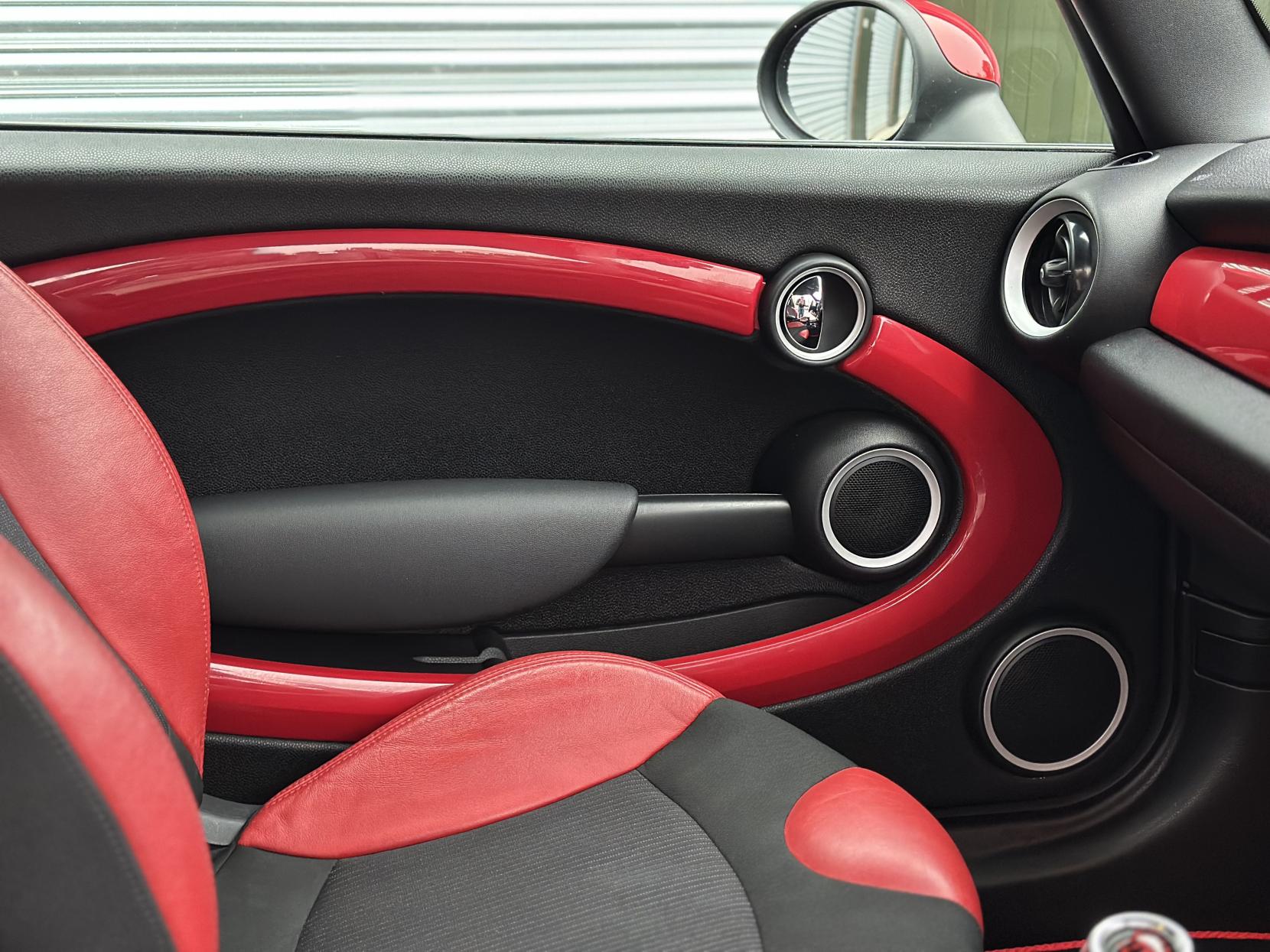 MINI Hatch 1.6 John Cooper Works Hatchback 3dr Petrol Manual Euro 5 (211 ps)