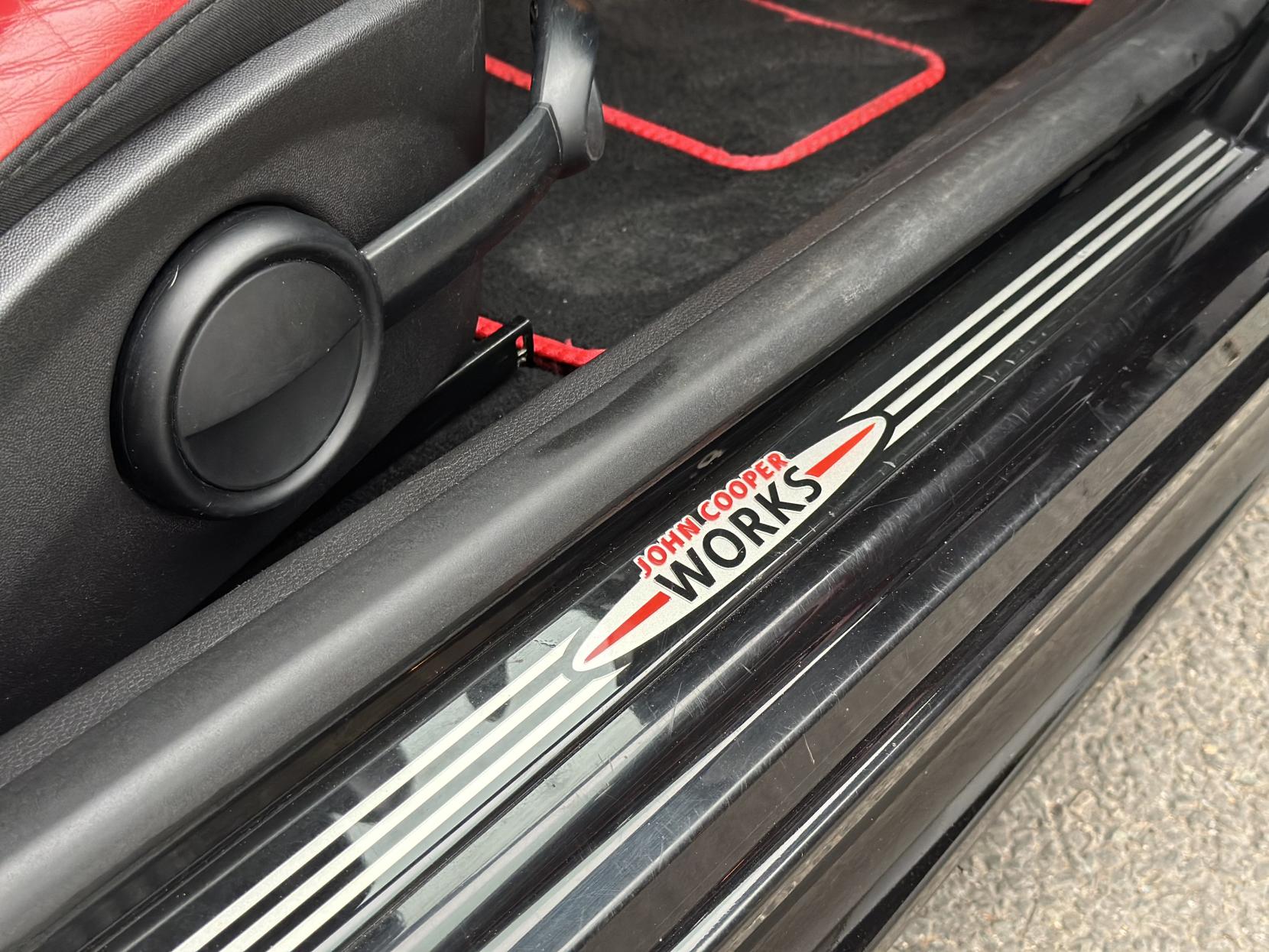 MINI Hatch 1.6 John Cooper Works Hatchback 3dr Petrol Manual Euro 5 (211 ps)