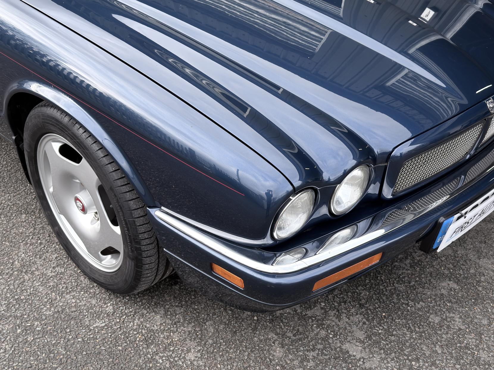 Jaguar XJR 4.0 Saloon 4dr Petrol Manual (322 bhp)