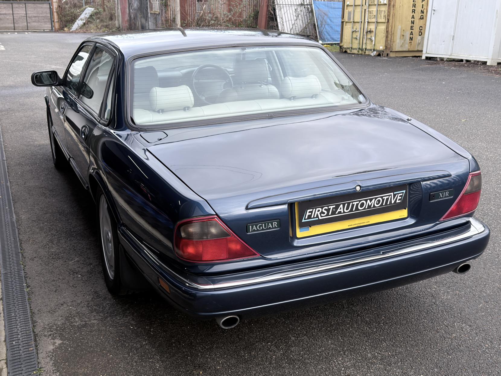 Jaguar XJR 4.0 Saloon 4dr Petrol Manual (322 bhp)