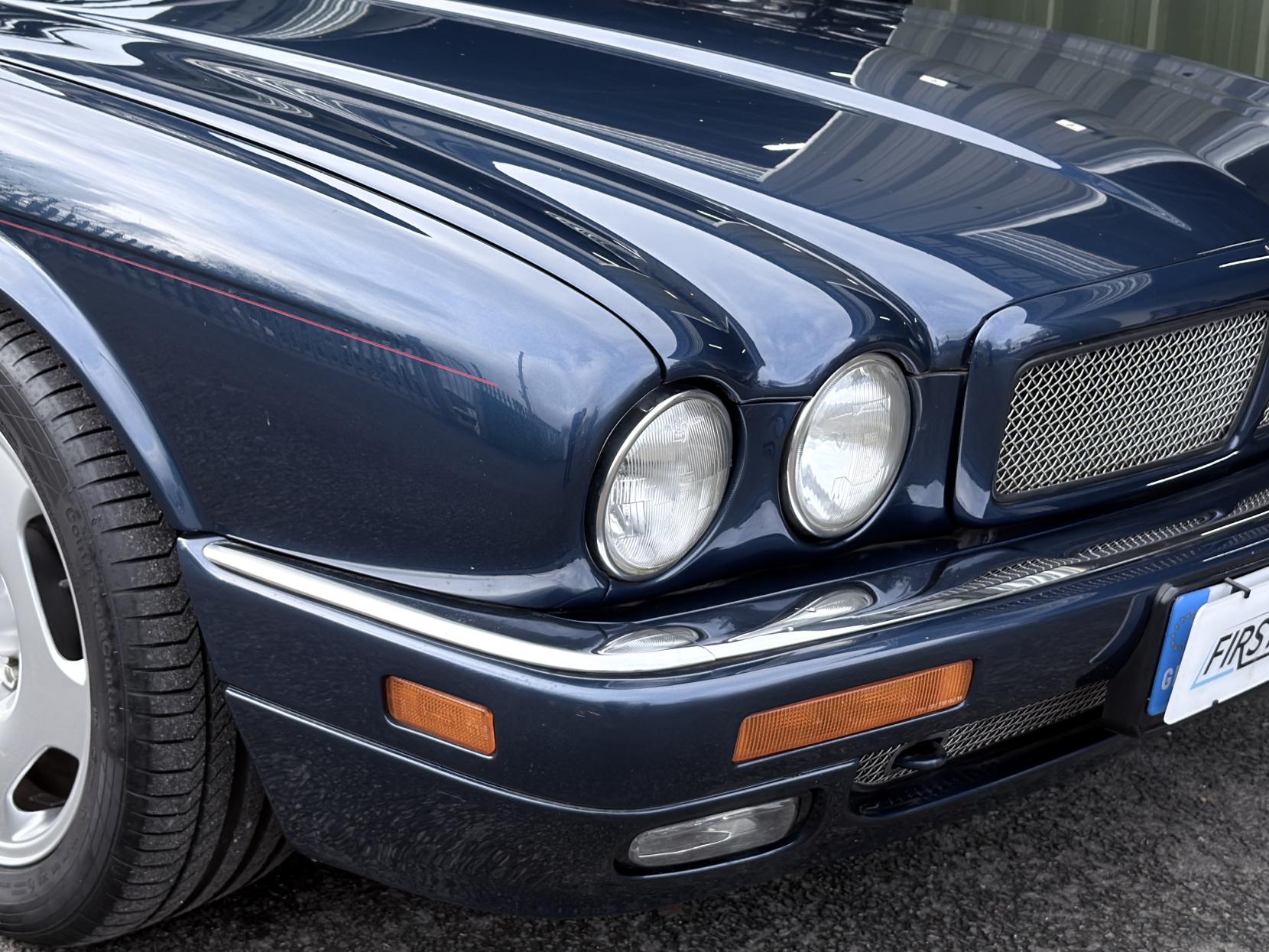 Jaguar XJR 4.0 Saloon 4dr Petrol Manual (322 bhp)