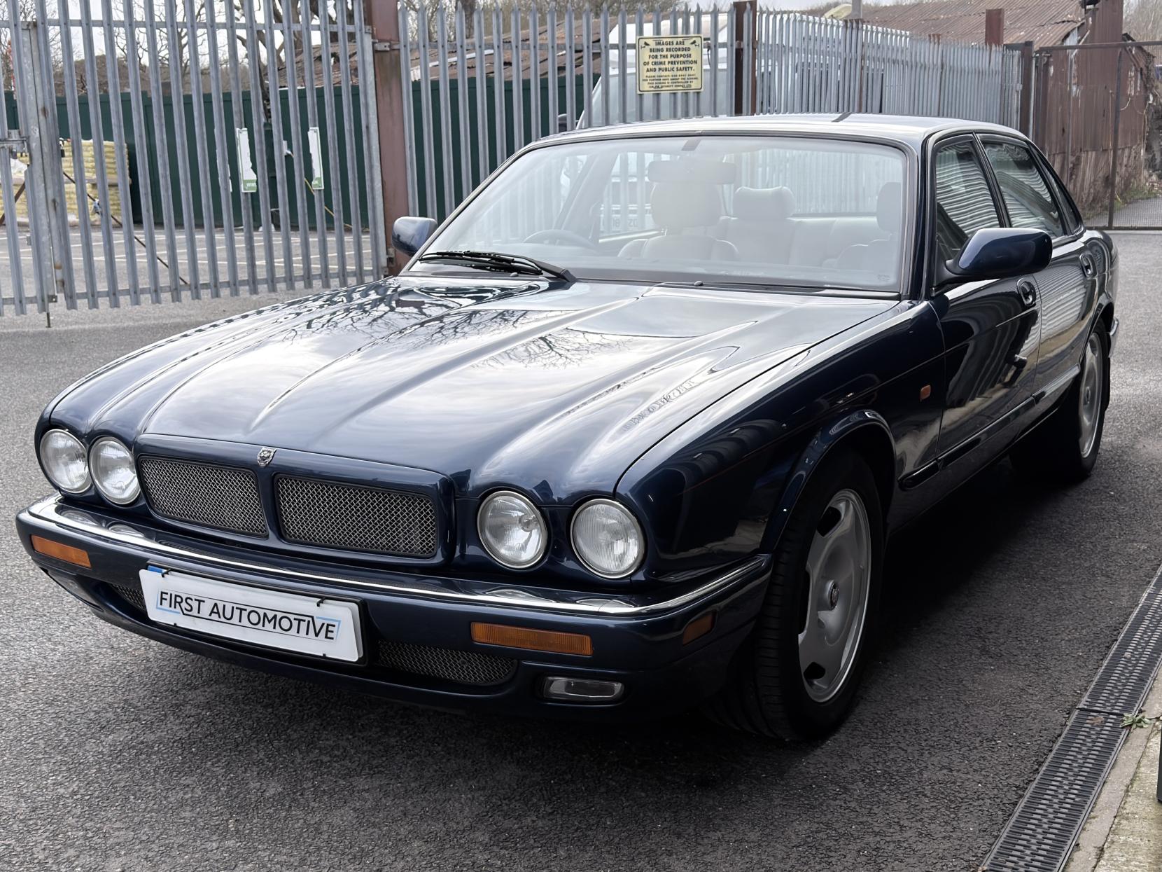Jaguar XJR 4.0 Saloon 4dr Petrol Manual (322 bhp)