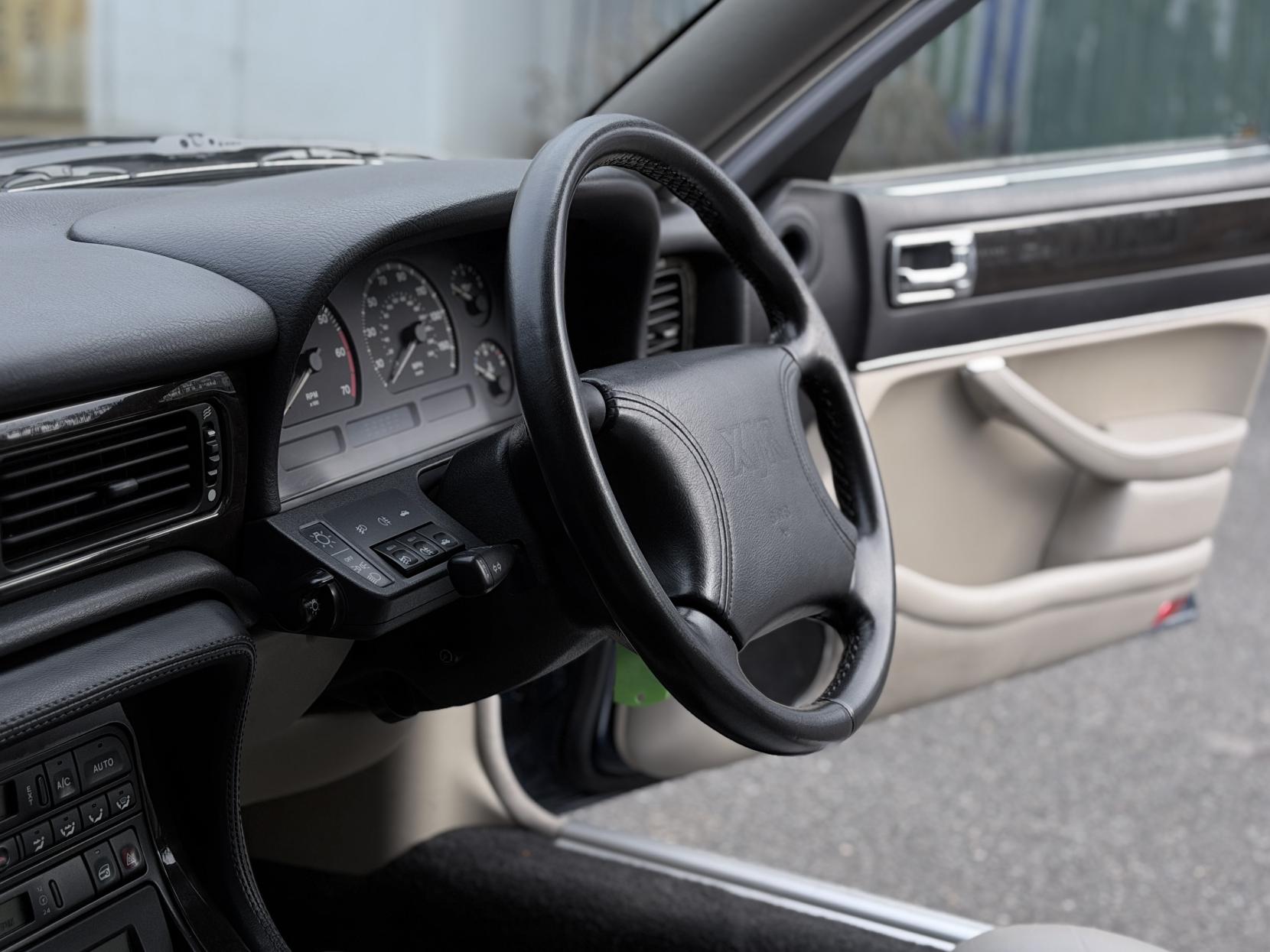 Jaguar XJR 4.0 Saloon 4dr Petrol Manual (322 bhp)