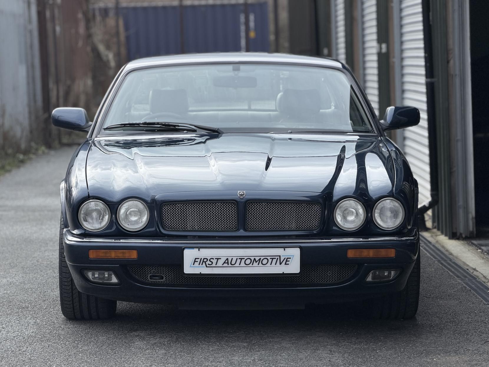 Jaguar XJR 4.0 Saloon 4dr Petrol Manual (322 bhp)
