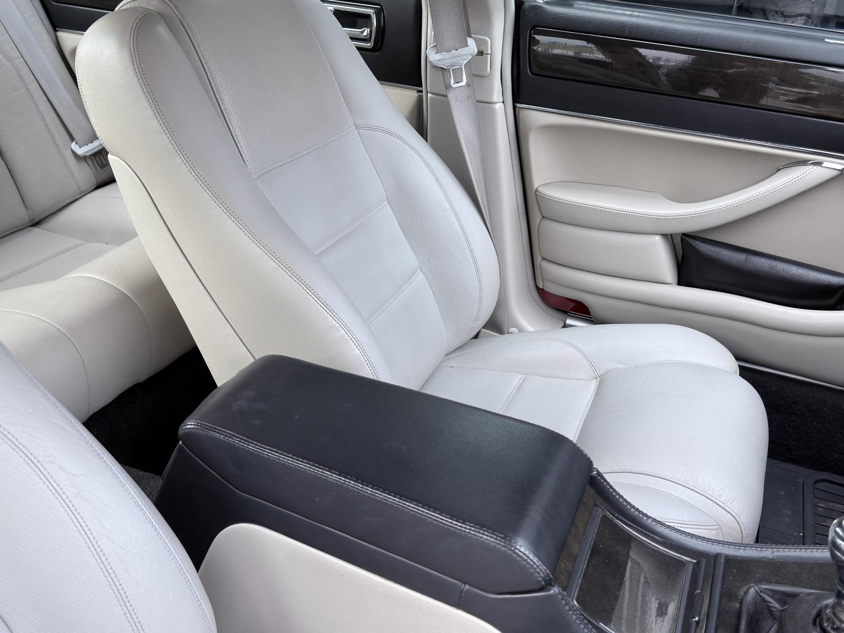 Jaguar XJR 4.0 Saloon 4dr Petrol Manual (322 bhp)