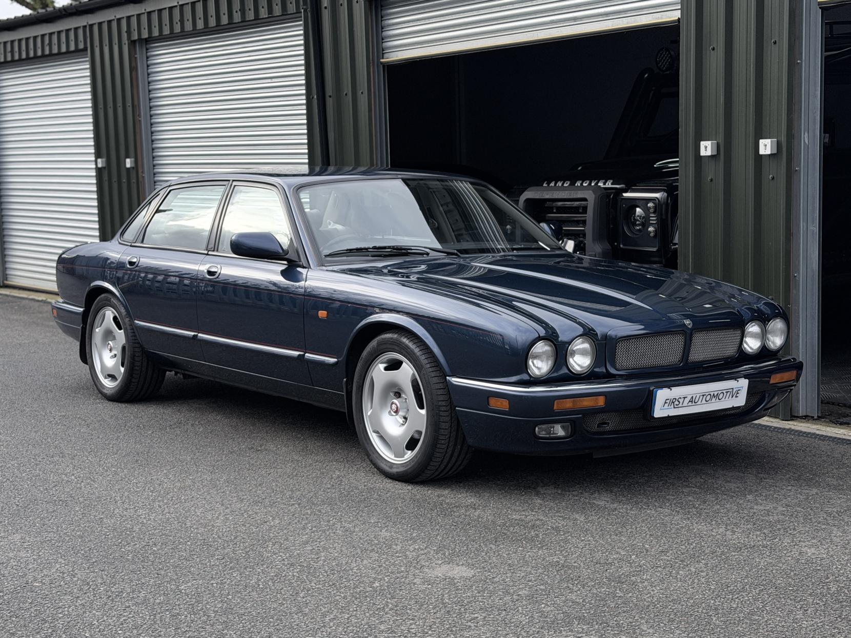 Jaguar XJR 4.0 Saloon 4dr Petrol Manual (322 bhp)