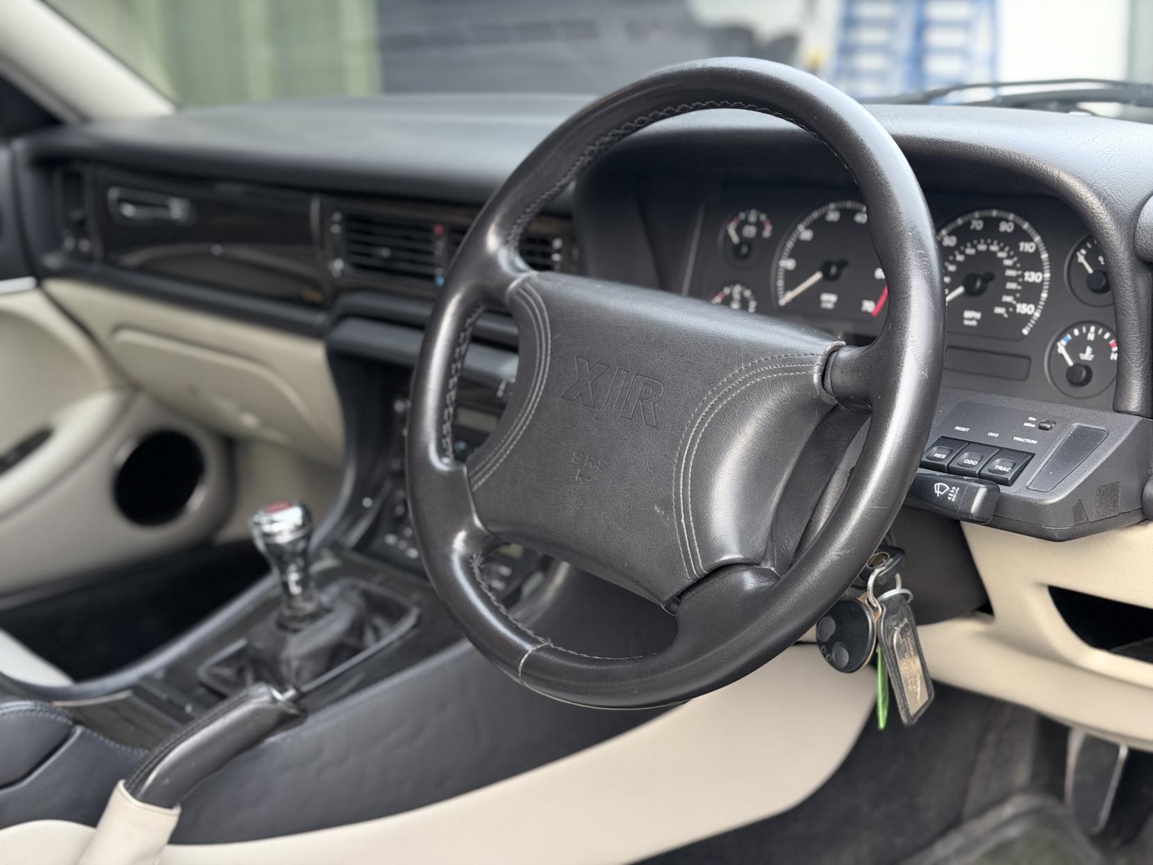 Jaguar XJR 4.0 Saloon 4dr Petrol Manual (322 bhp)