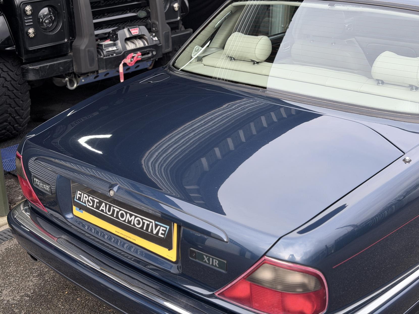 Jaguar XJR 4.0 Saloon 4dr Petrol Manual (322 bhp)