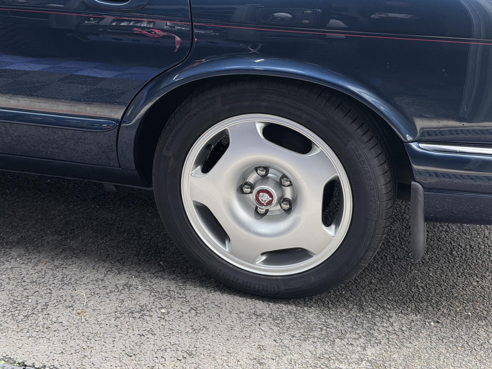 Jaguar XJR 4.0 Saloon 4dr Petrol Manual (322 bhp)