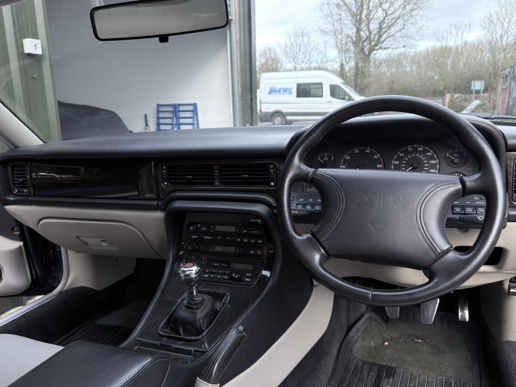 Jaguar XJR 4.0 Saloon 4dr Petrol Manual (322 bhp)