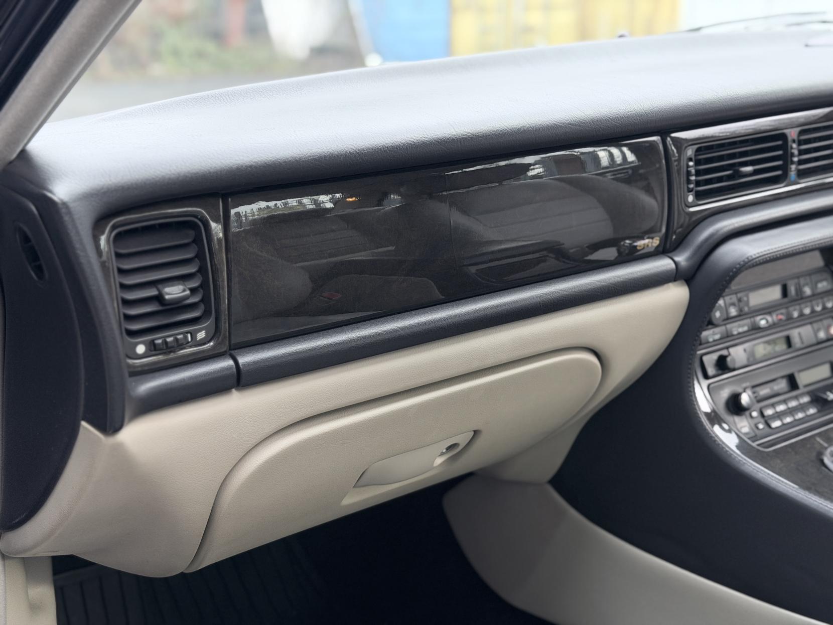 Jaguar XJR 4.0 Saloon 4dr Petrol Manual (322 bhp)