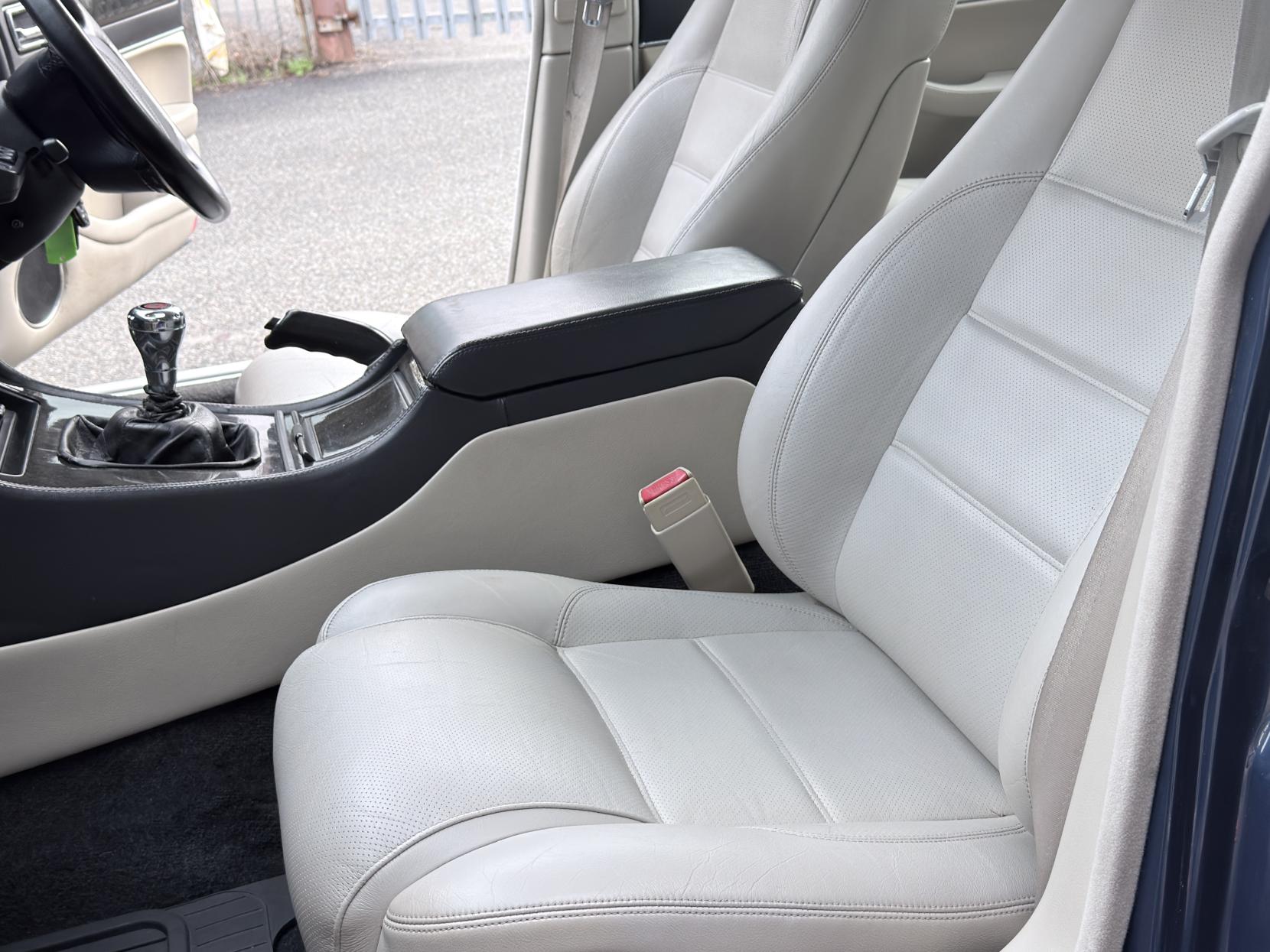 Jaguar XJR 4.0 Saloon 4dr Petrol Manual (322 bhp)