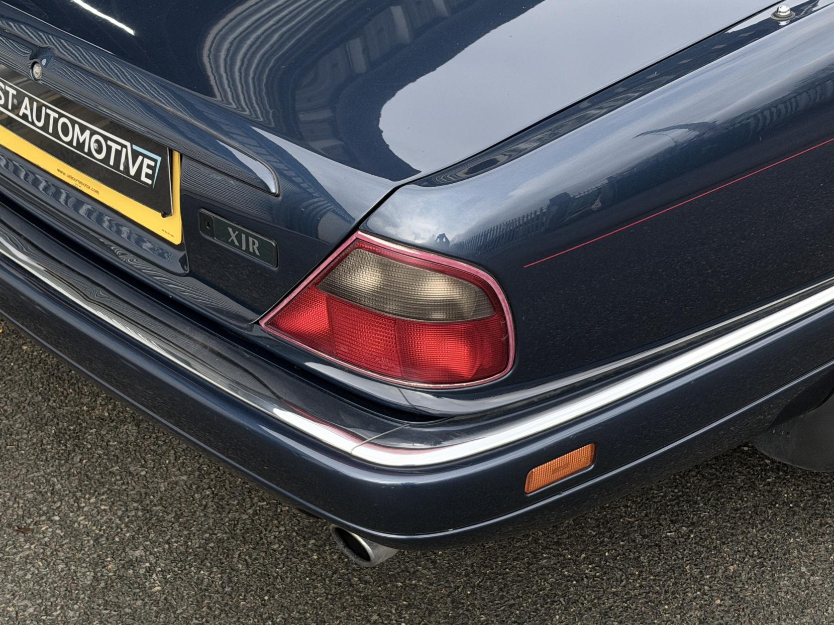Jaguar XJR 4.0 Saloon 4dr Petrol Manual (322 bhp)