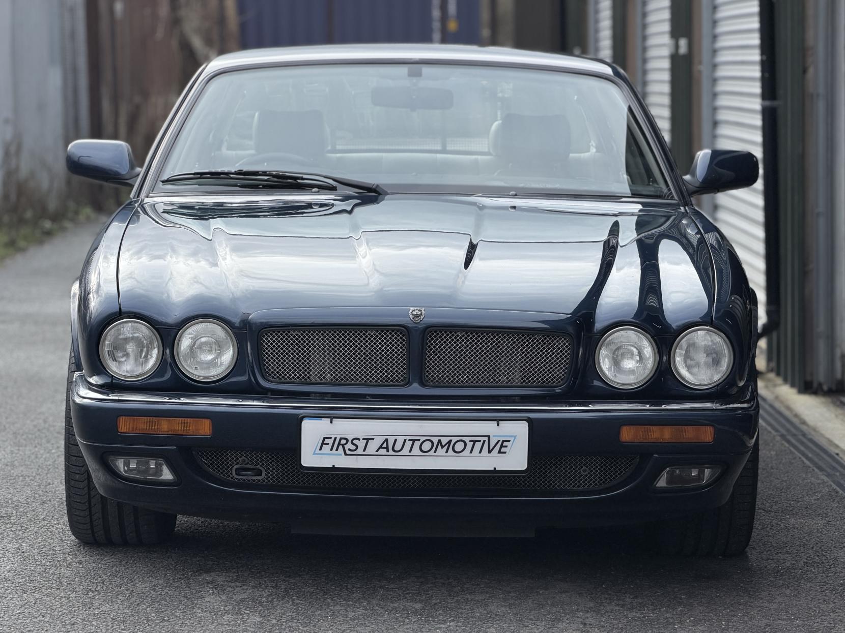 Jaguar XJR 4.0 Saloon 4dr Petrol Manual (322 bhp)