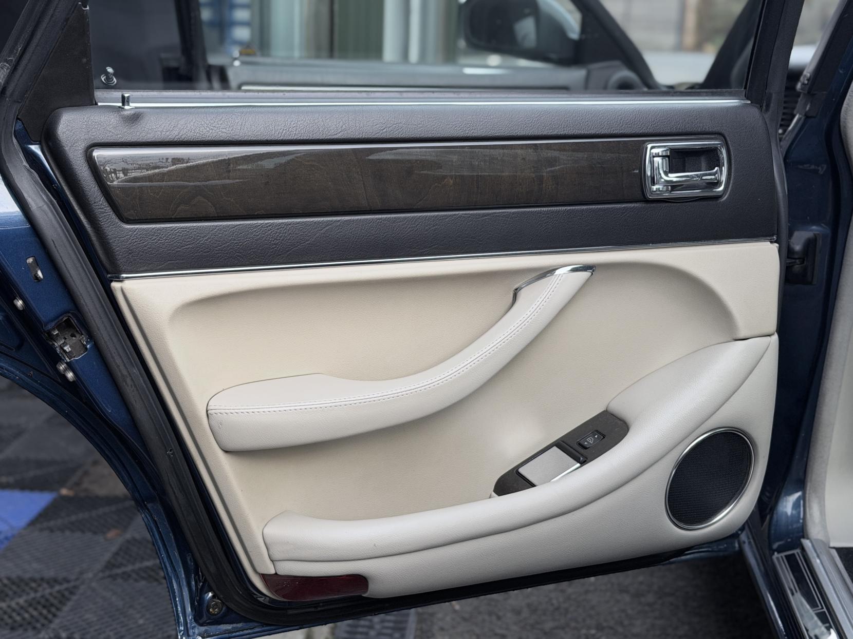 Jaguar XJR 4.0 Saloon 4dr Petrol Manual (322 bhp)