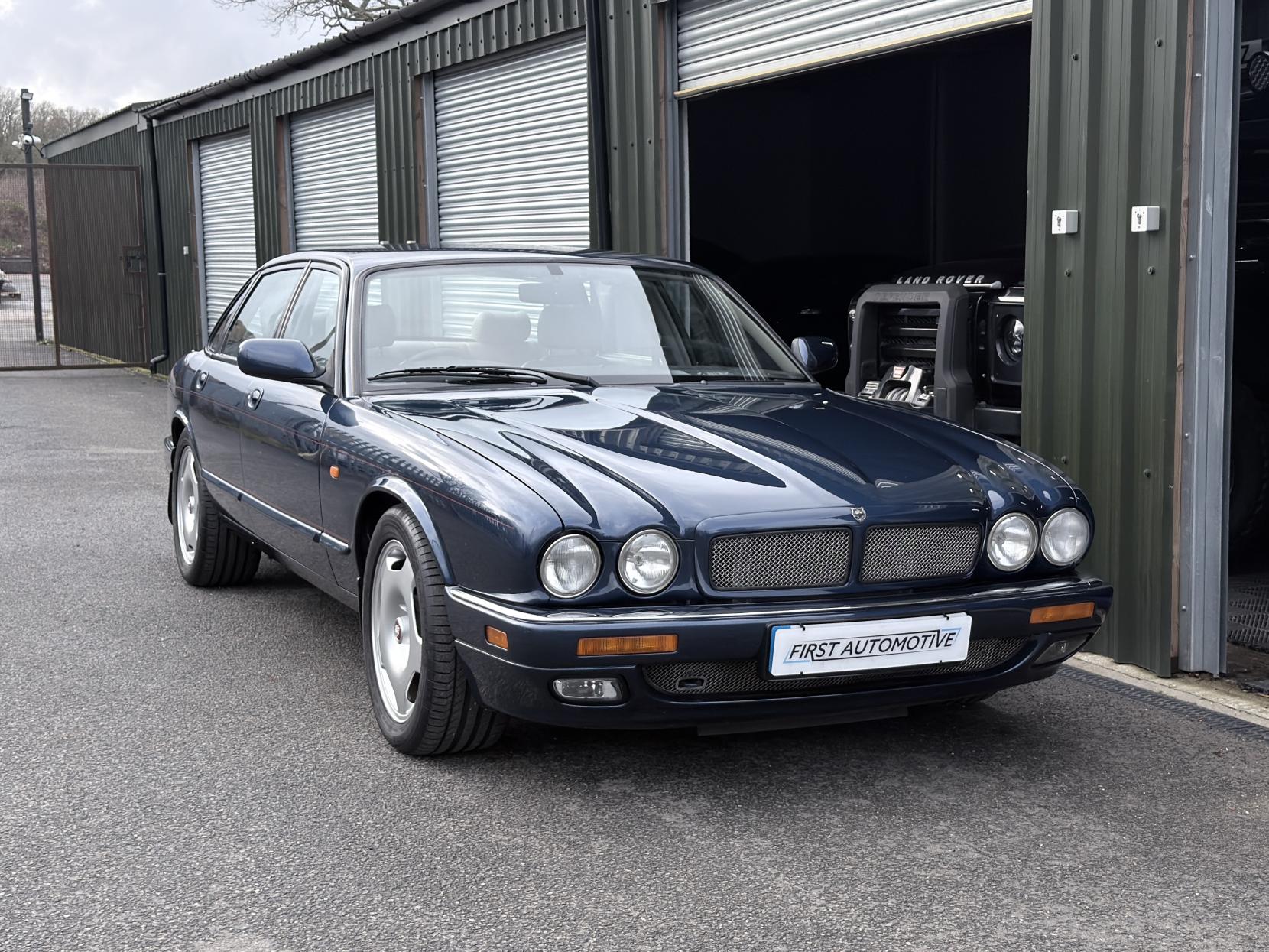 Jaguar XJR 4.0 Saloon 4dr Petrol Manual (322 bhp)