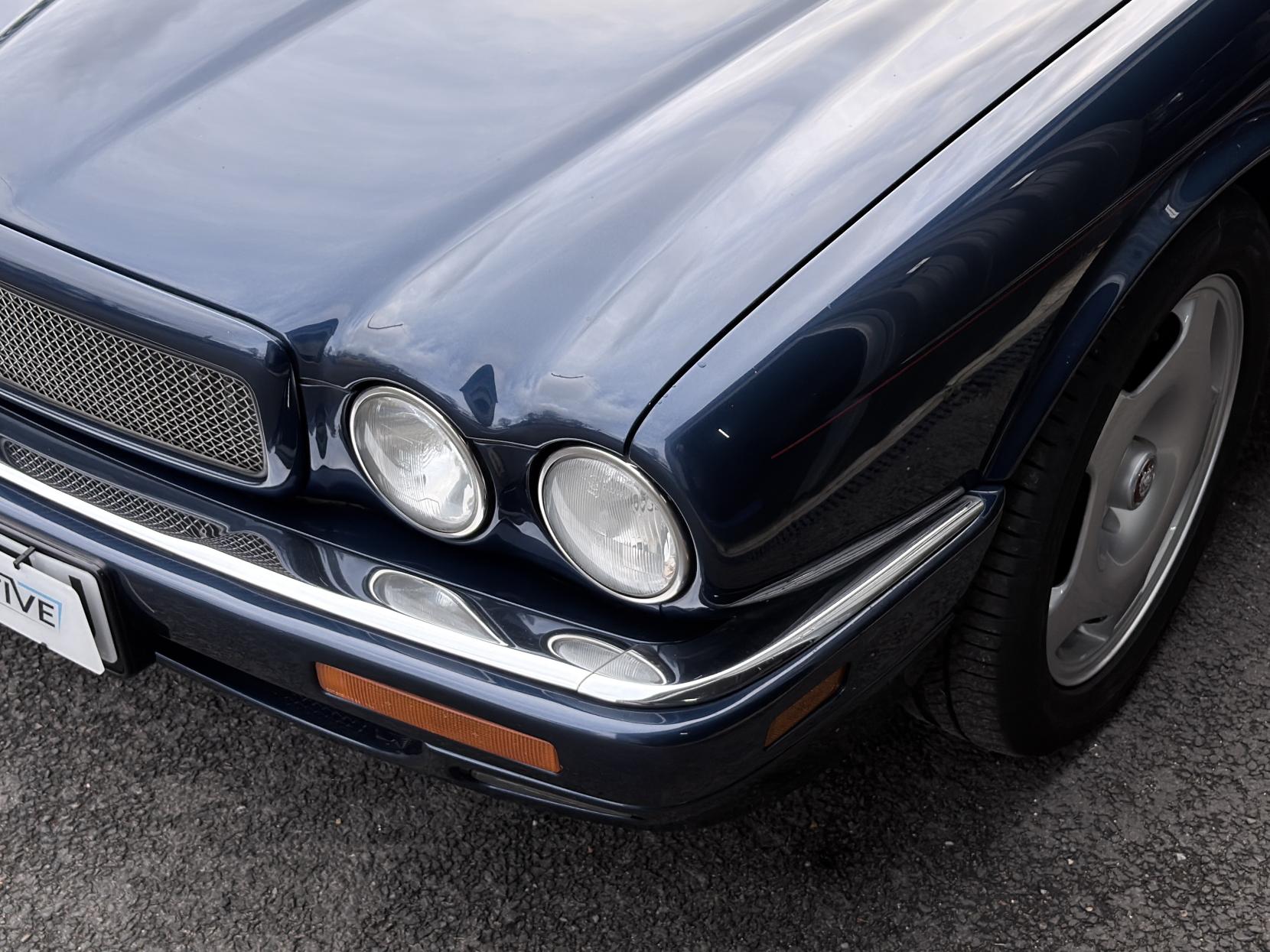 Jaguar XJR 4.0 Saloon 4dr Petrol Manual (322 bhp)