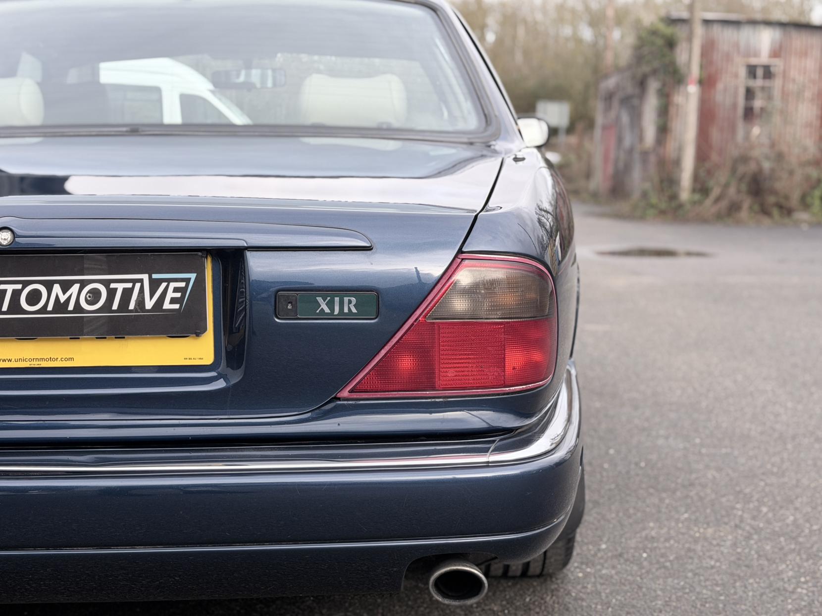 Jaguar XJR 4.0 Saloon 4dr Petrol Manual (322 bhp)