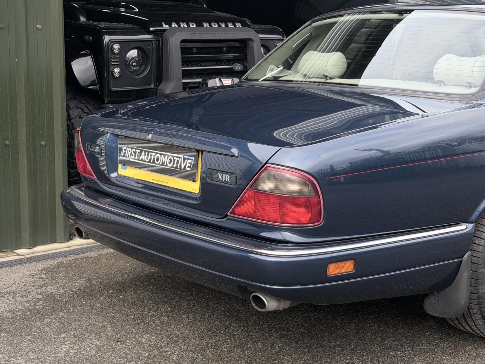 Jaguar XJR 4.0 Saloon 4dr Petrol Manual (322 bhp)