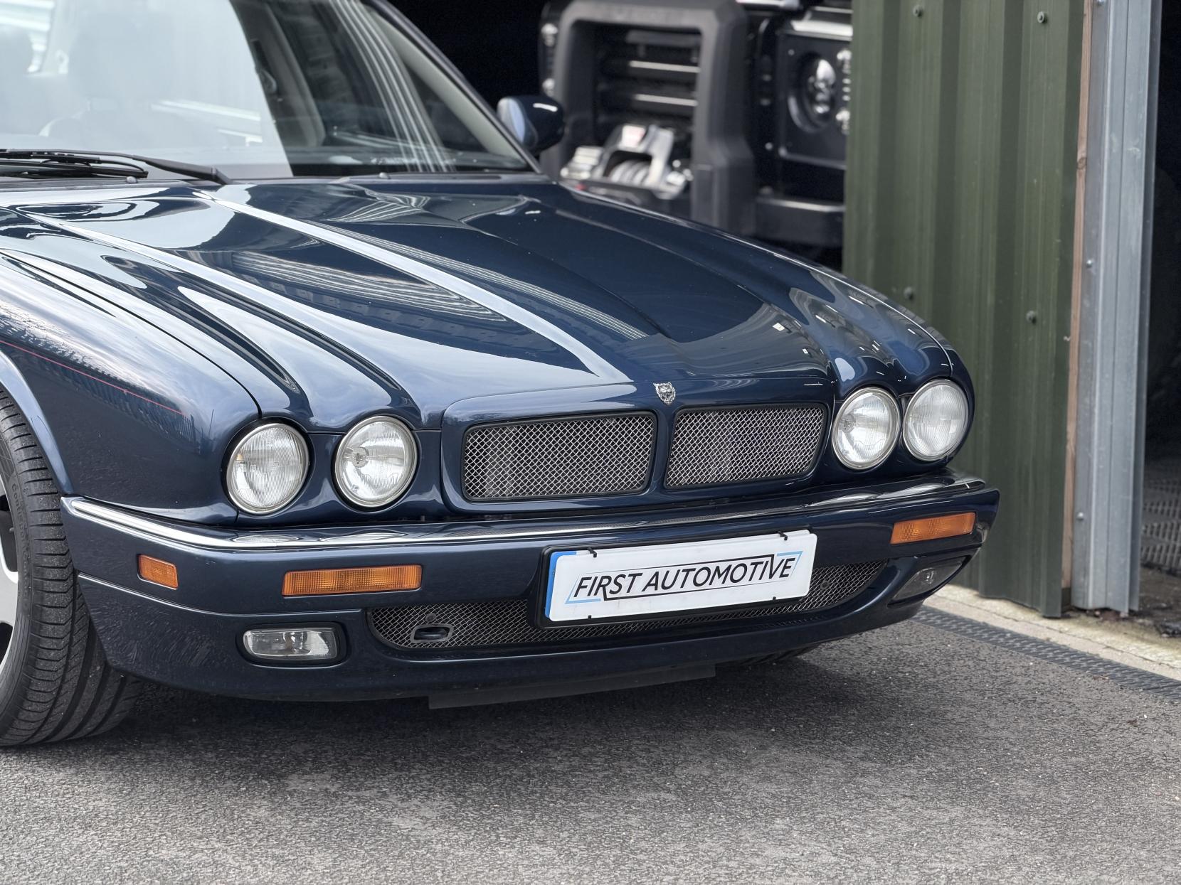 Jaguar XJR 4.0 Saloon 4dr Petrol Manual (322 bhp)