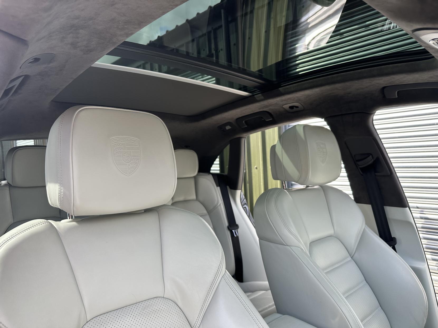 Porsche Macan 3.6T V6 Turbo SUV 5dr Petrol PDK 4WD Euro 6 (s/s) (400 ps)